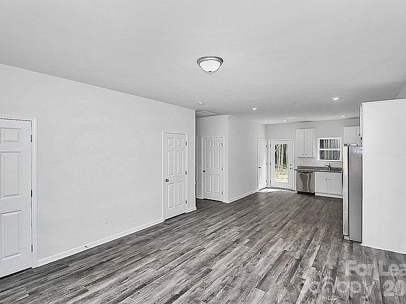 4th image of 1616 Weldon St