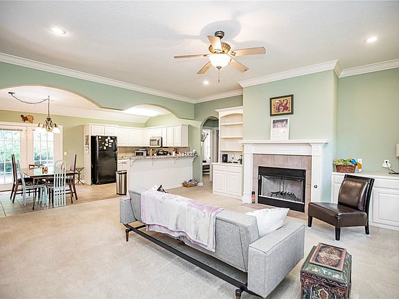 2nd image of 1578 E Wellsley Pl
