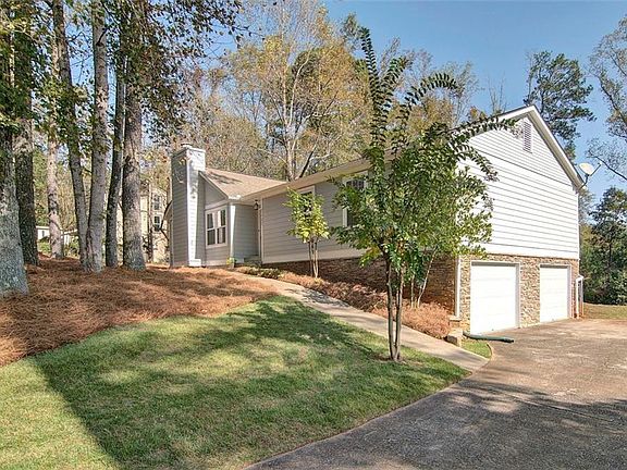 3rd image of 2507 Kingsley Dr NE