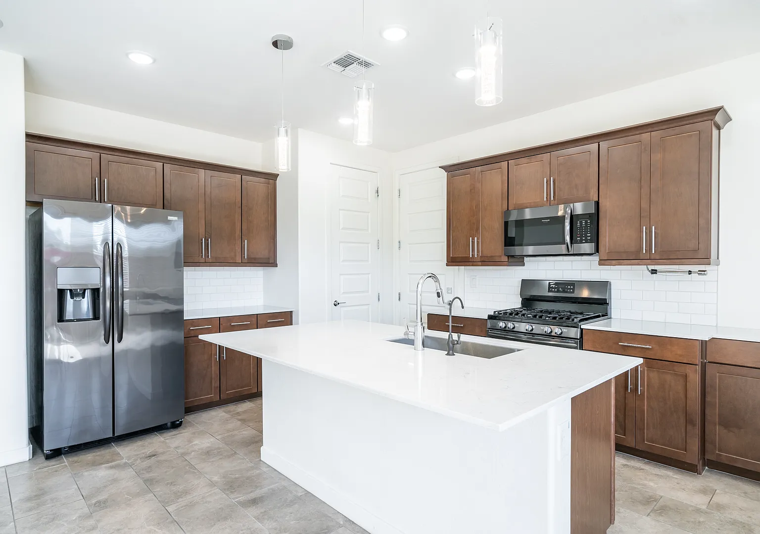 4 bed, 2196 sqft, $2,900 — Photo 4