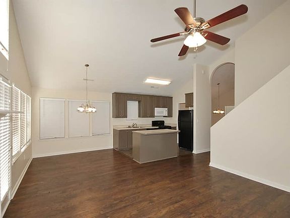 3rd image of 280 Bartlett Dr
