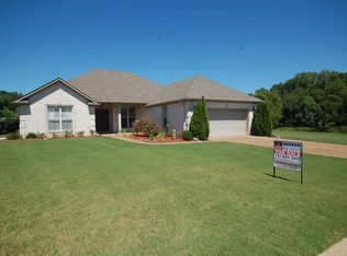 53 Brooksies Pond Dr, Jackson, TN 38305