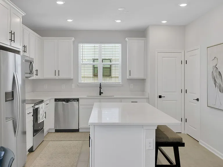 1096 Farwell St — Photo 13