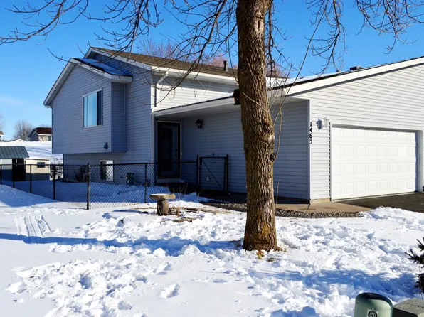 1465 McIntosh Cir, Shakopee, MN 55379