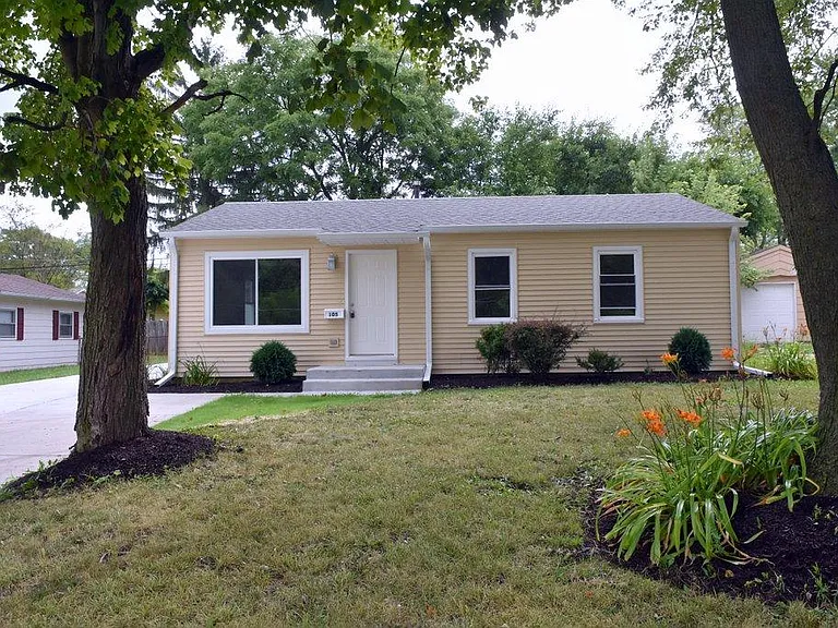 105 S Bartlett Rd — Photo 3