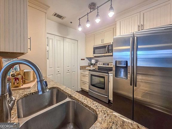 5th image of 1101 Juniper St NE APT 211
