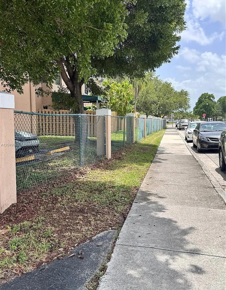 2 bed, 950 sqft, $2,500 — Photo 2