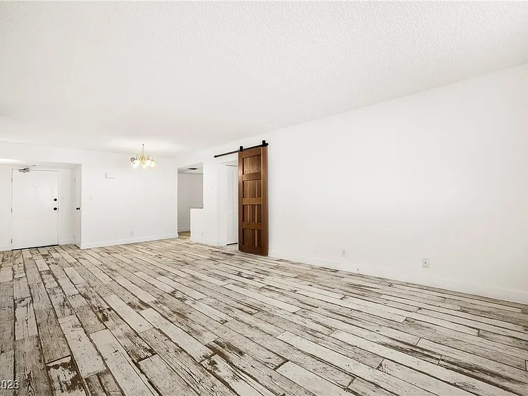 3930 University Center Dr #409 — Photo 5
