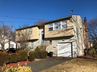 12 Lincoln Ave, Amityville, NY 11701