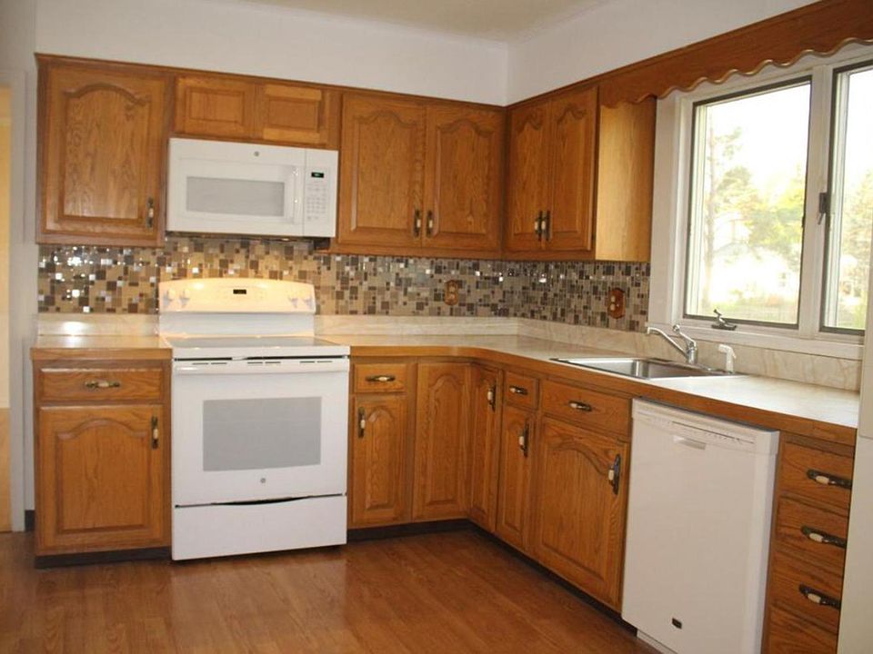 2nd image of 8 Greenlea Dr