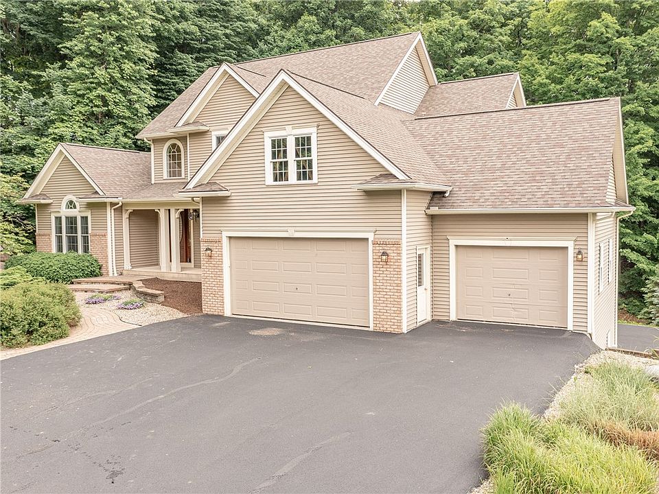 1st image of 19 Emerald Hill Cir