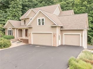 19 Emerald Hill Cir, Fairport, NY 14450