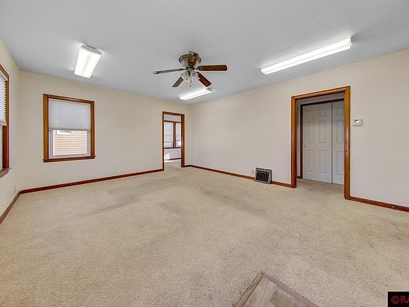 2nd image of 418 2nd St NE