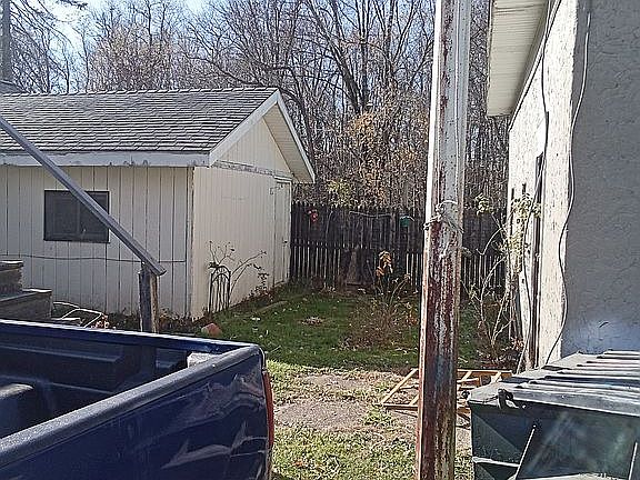 4th image of 16835 Cornell St
