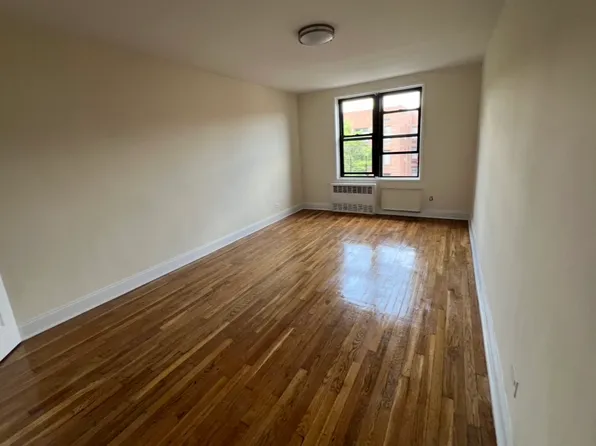 144-30 Roosevelt Avenue 604 image 6 of 7