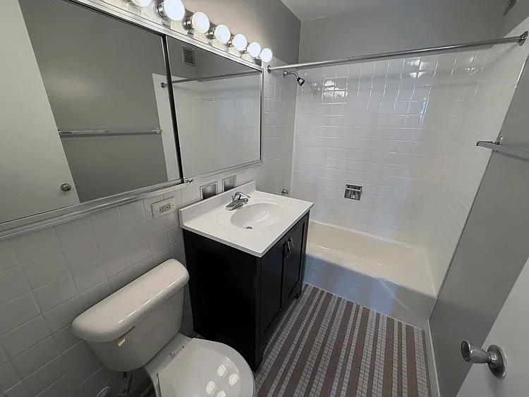 Covington - 4600 N Clarendon Ave — Photo 34