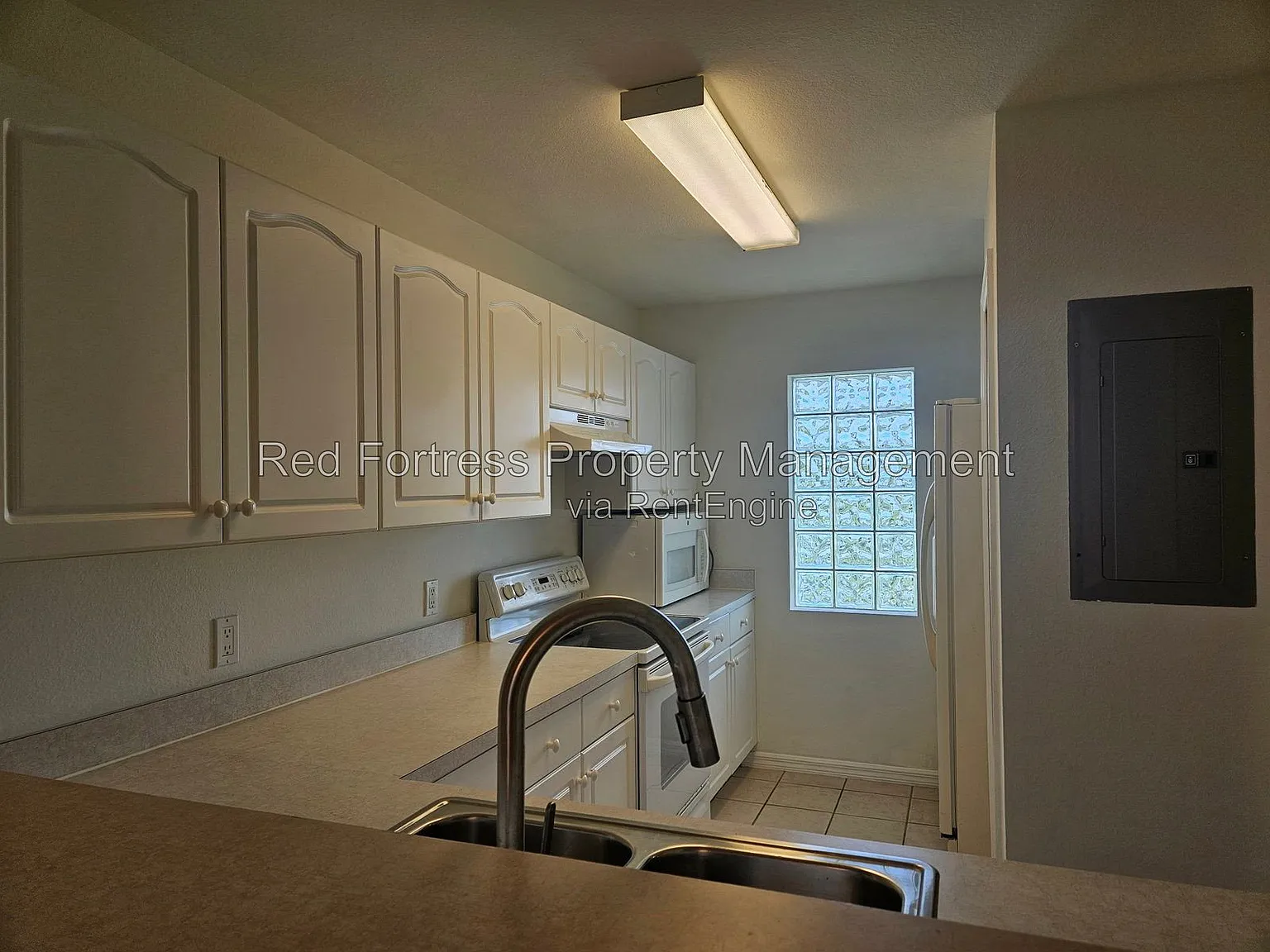 1016 SW 47th Ter — Photo 4