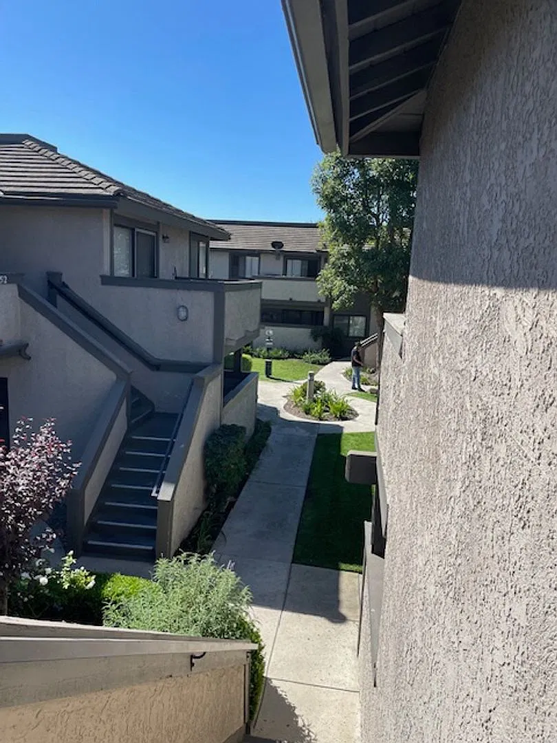 Condo-150 Los Angels Ave — Photo 3