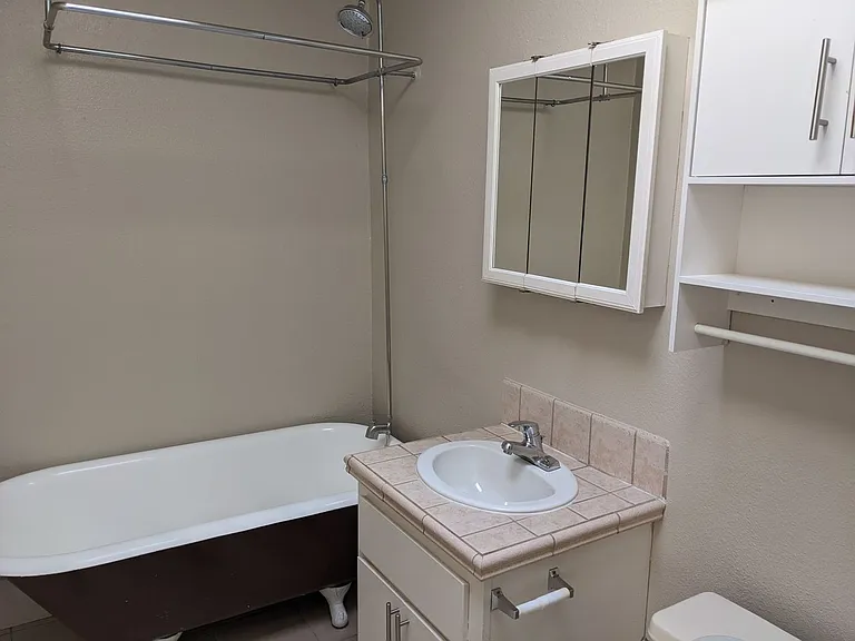 57 Linden Ave — Photo 3