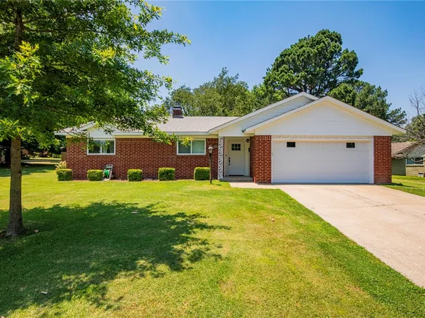 1400 Buena Vista Cir, Springdale, AR 72762