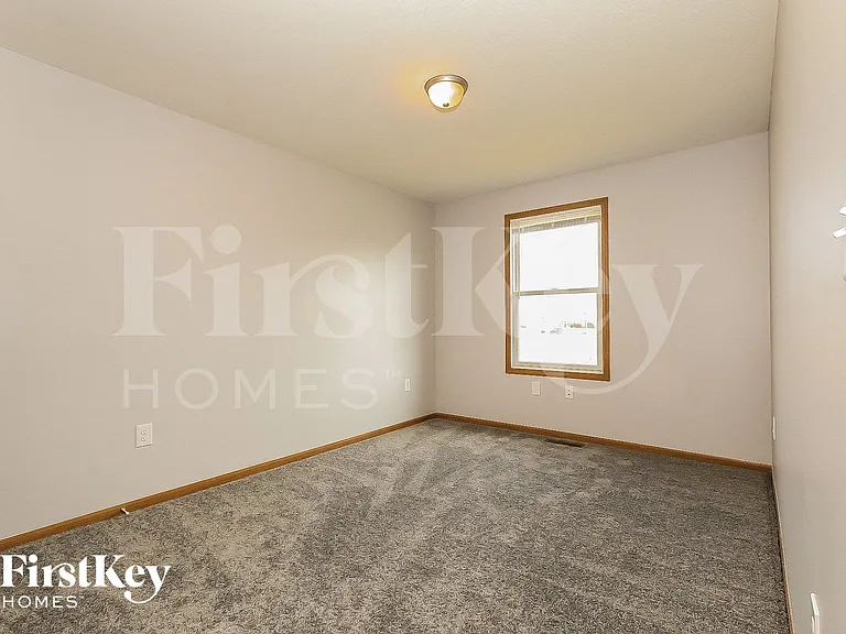 37 Waterman Ave — Photo 13