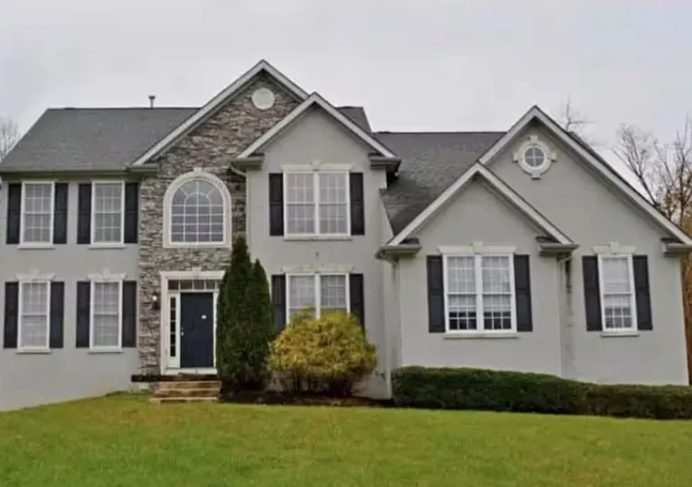 9 Laurel Wood Ct — Photo 1