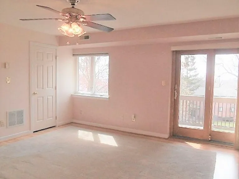 3904 Eastview Ln — Photo 1