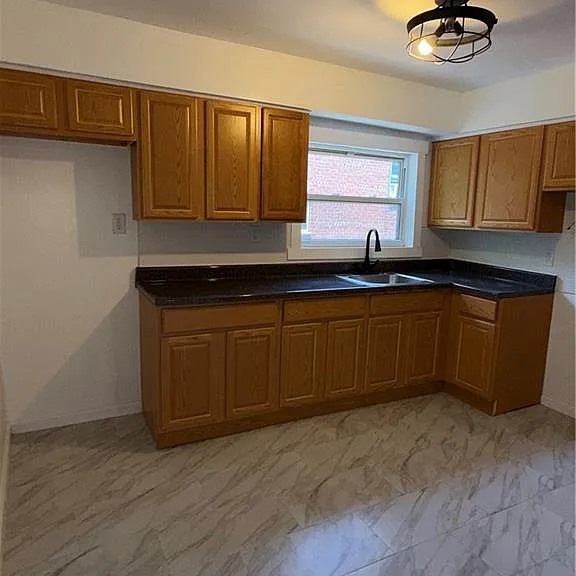 1253 E 72nd St #1 — Photo 4