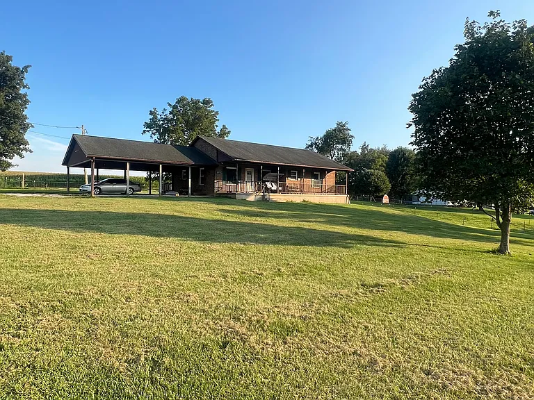 275 Shawn Ln — Photo 3