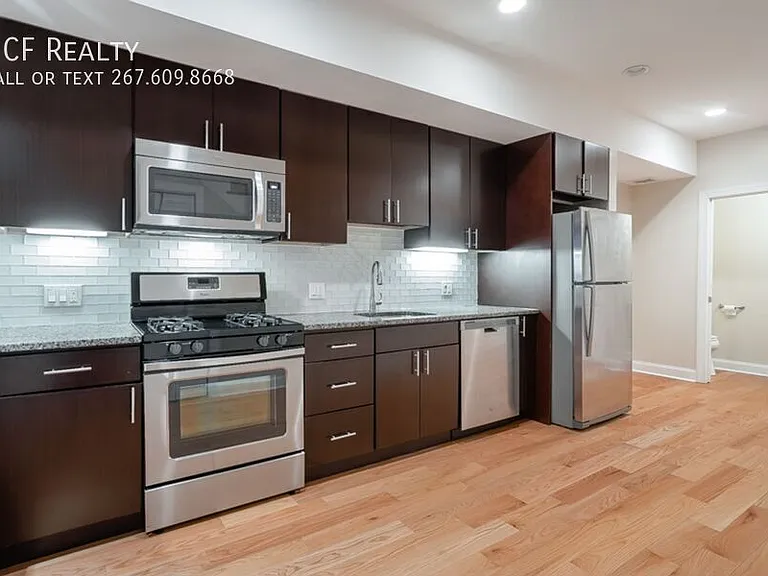 724 N 3rd St #2F — Photo 6