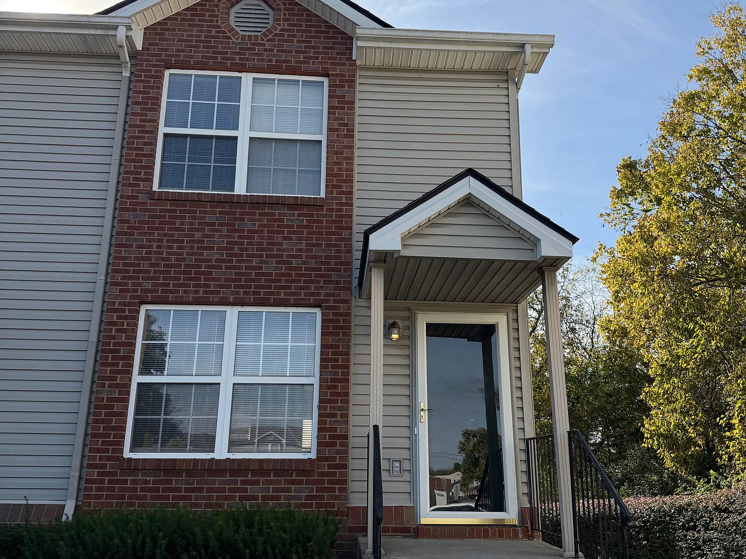 2 bed, 1.5 bath, 1200 sqft, $1,450 — Photo 1