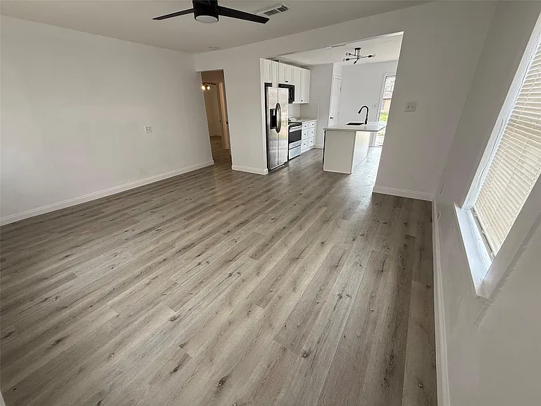 4114 Victoria Ave — Photo 12