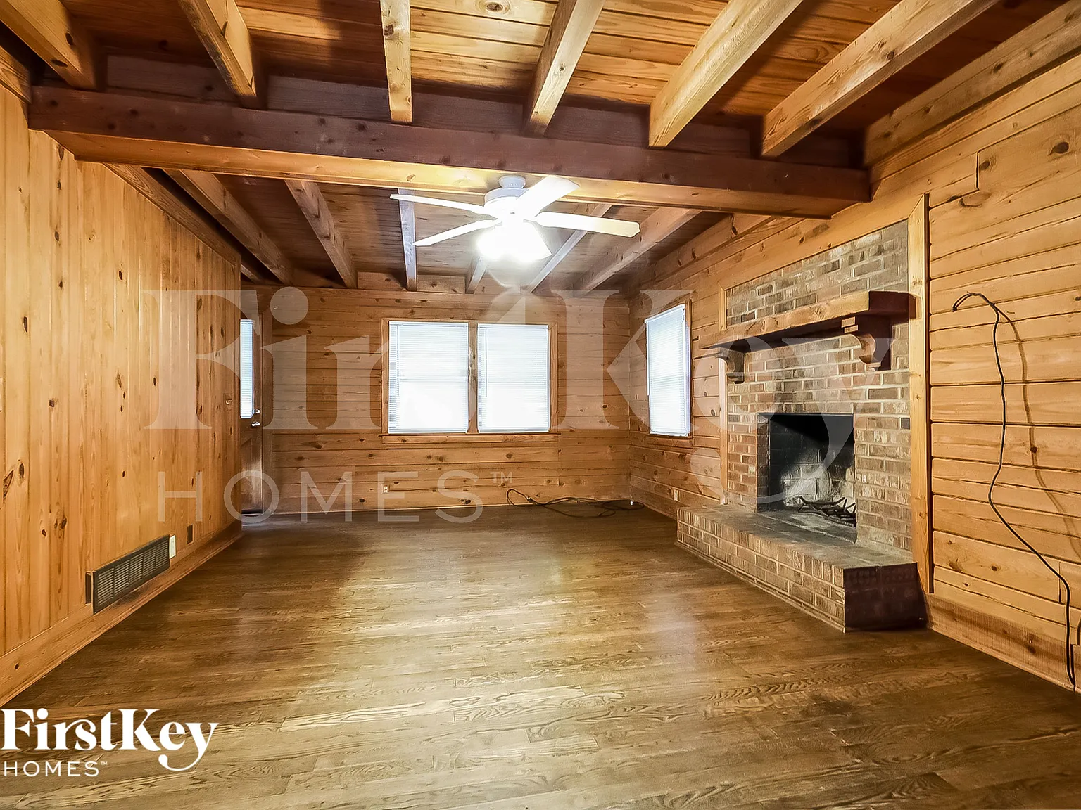3 bed, 2.0 bath, 1483 sqft, $2,070 — Photo 3