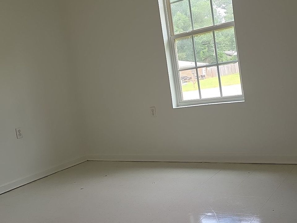 2nd image of 114 Greene Ln