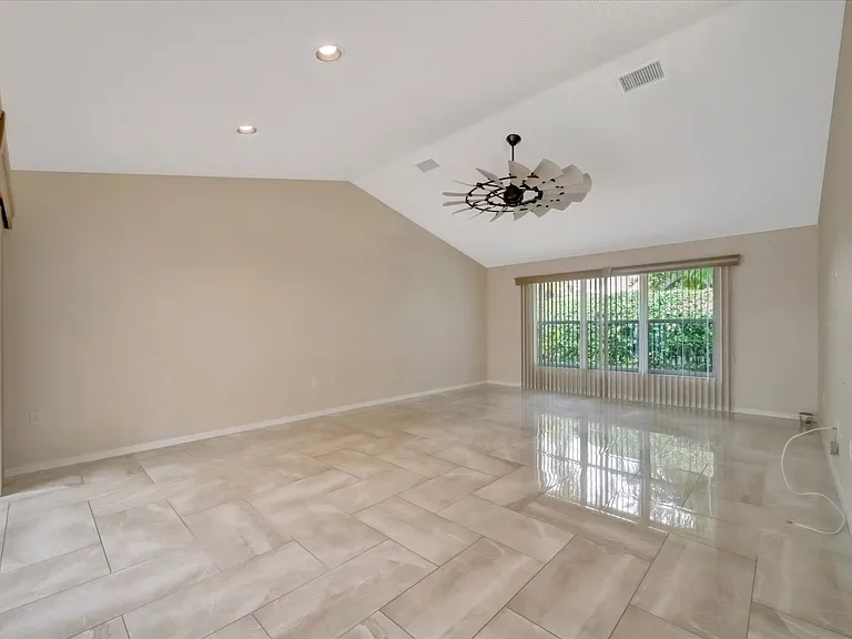 1016 Harbor Town Dr — Photo 7