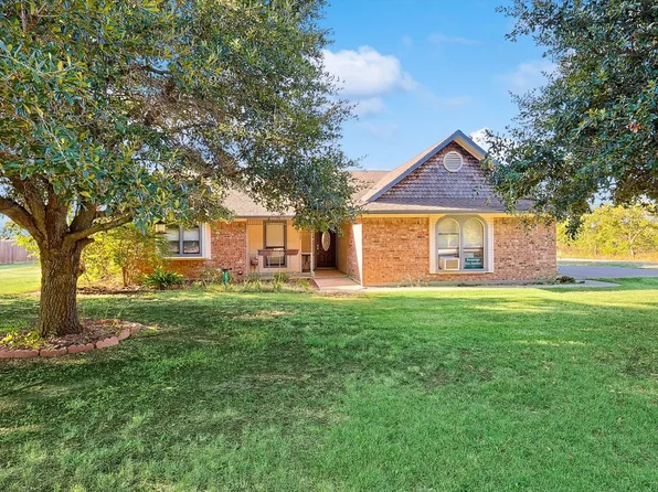 902 Clearview St, Krum, TX 76249