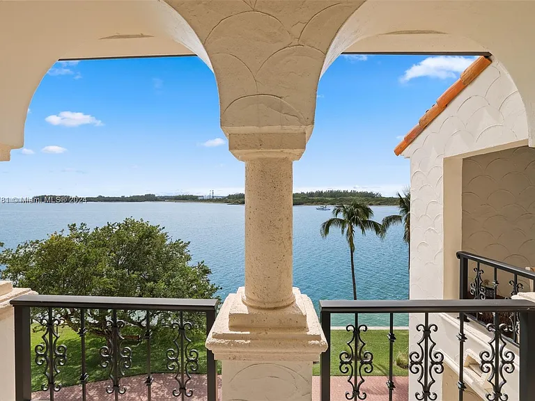 2442 Fisher Island Dr #5402 — Photo 20