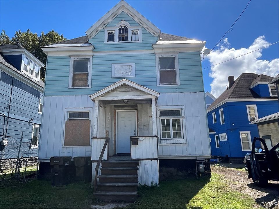 1st image of 210 E Colvin St