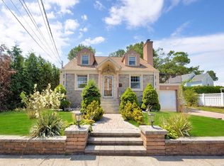 220 N Corona Ave, Valley Stream, NY 11580