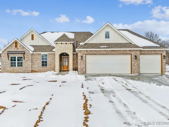 15629 E 470th Rd, Claremore, OK 74017