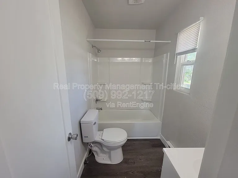 1101 W Margaret St #H — Photo 6