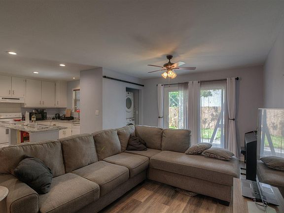 3rd image of 2381 Sugartree Ct