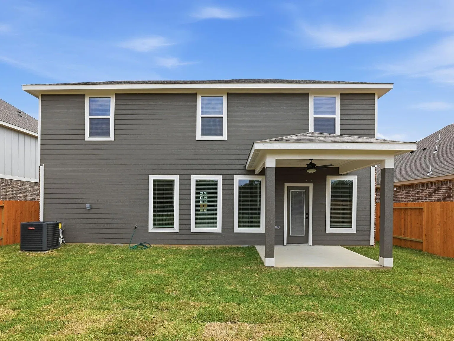 4 bed, 2.5 bath, 2174 sqft, $3,100 — Photo 2