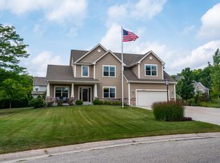 N30W22045 Woodfield Ct E, Waukesha, WI 53186