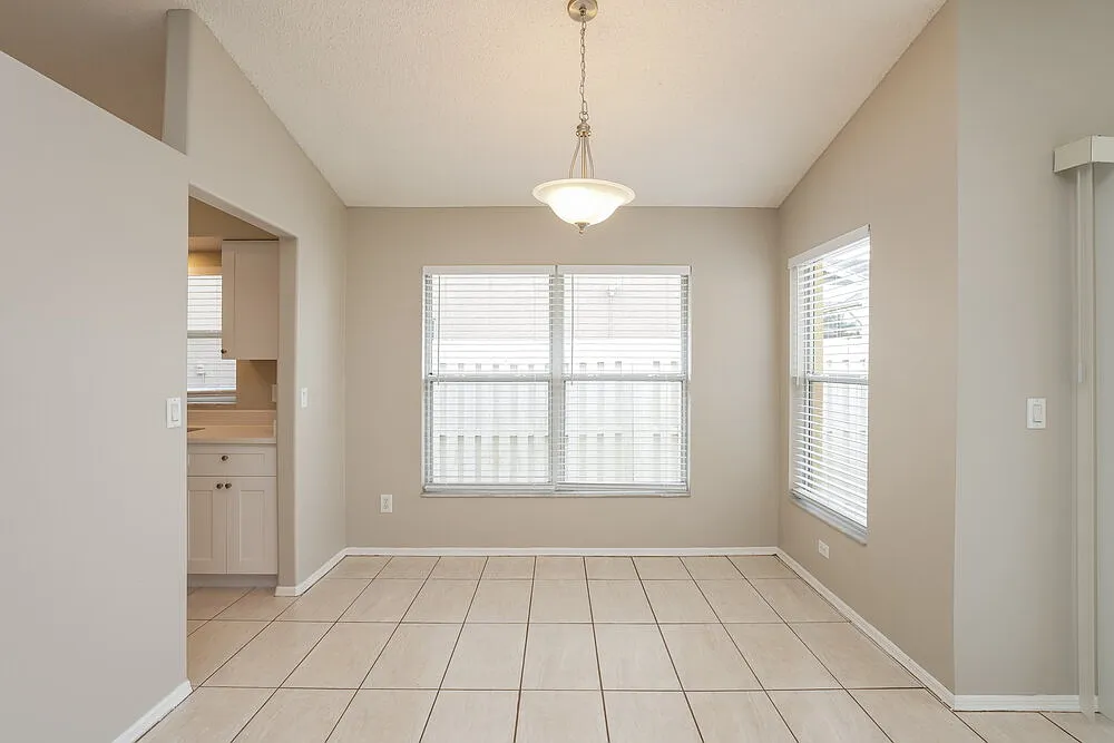 3 bed, 2.0 bath, 1404 sqft, $2,275 — Photo 4