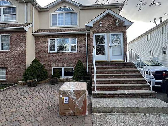 2nd image of 764 Rossville Ave Floor 1