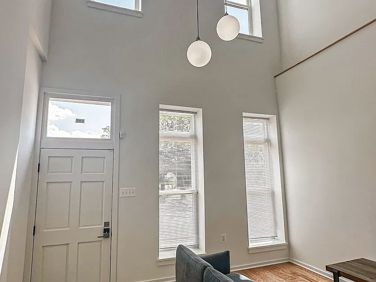 1129 N Caroline St — Photo 7