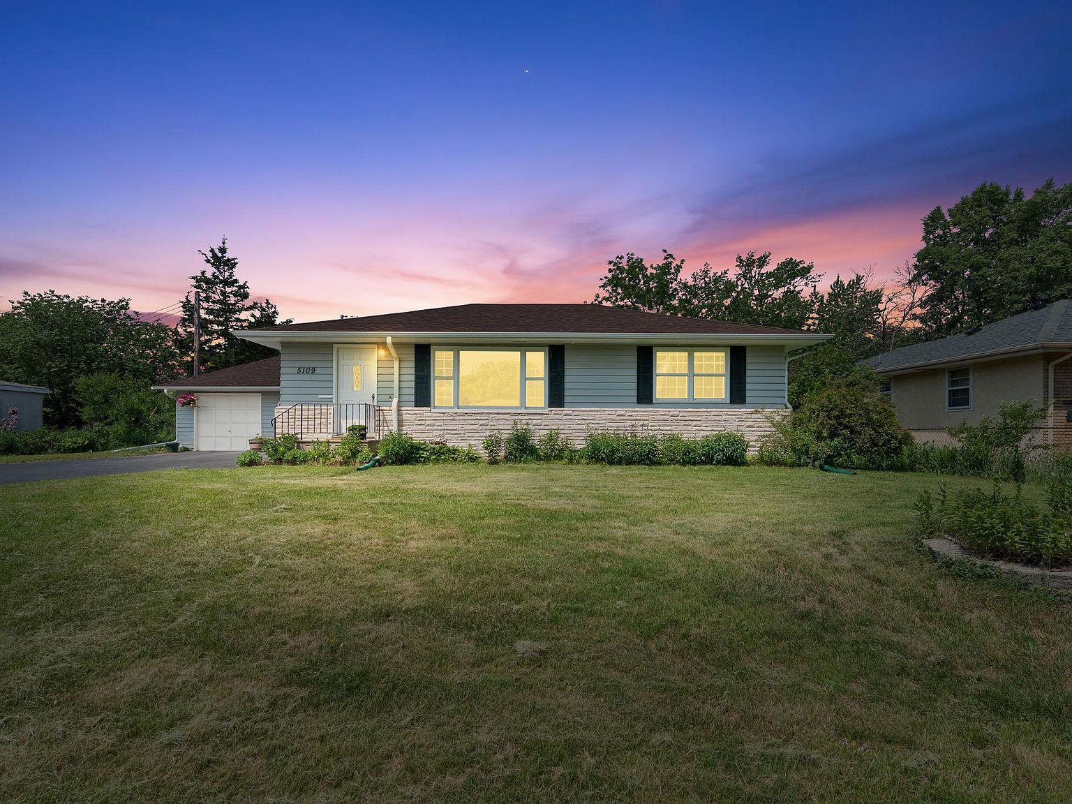 hxo desig NEIGHBORHOOD × HXO 5109 Xerxes Ave N, Brooklyn Center, MN 55430 | Zillow