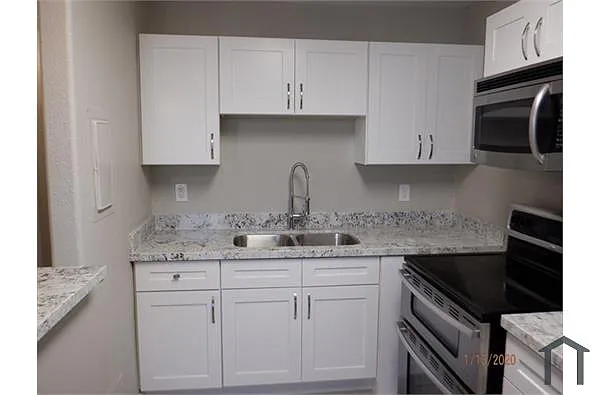Building Photo - 2405 Sunrise Ave #4