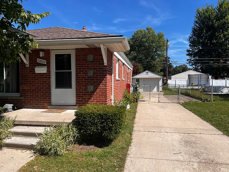 10000 Seltzer St — Photo 4
